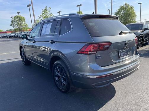 Platinum Gray Metallic 2023 Volkswagen Tiguan 2.0T SE