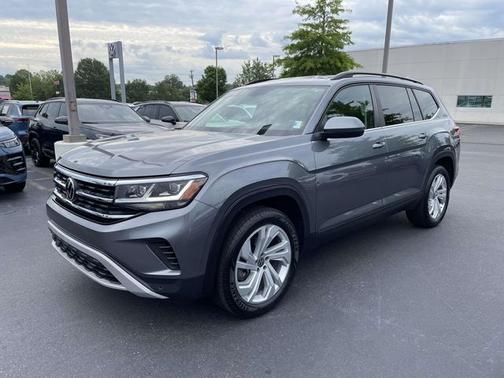 Platinum Gray Metallic 2023 Volkswagen Atlas 3.6 SE w/ Technology