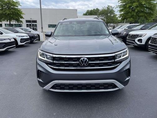 Platinum Gray Metallic 2023 Volkswagen Atlas 3.6 SE w/ Technology