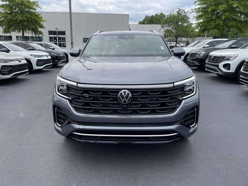 Platinum Gray Metallic 2025 Volkswagen Atlas Cross Sport 2.0T SEL Premium R-Line