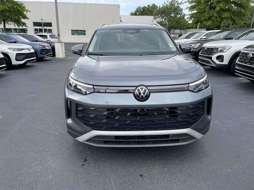 Platinum Gray Metallic 2026 Volkswagen Tiguan 2.0T SE