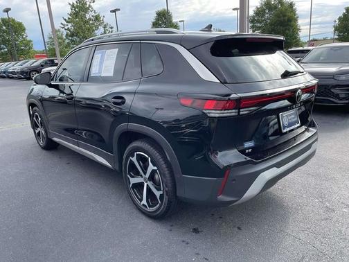 Deep Black Pearl Effect 2026 Volkswagen Tiguan 2.0T SE
