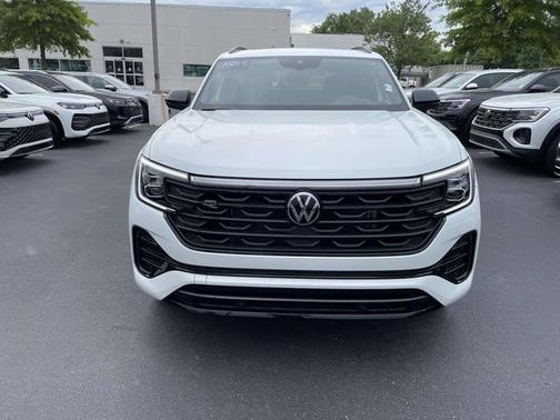 Opal White Pearl Effect 2025 Volkswagen Atlas Cross Sport 2.0T SEL R-Line Black