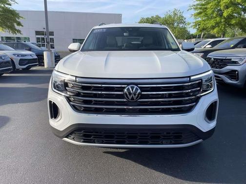 Pure White 2025 Volkswagen Atlas 2.0T SE