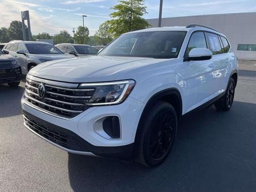 Pure White 2025 Volkswagen Atlas 2.0T SE