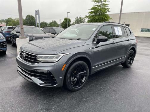 Platinum Gray Metallic 2023 Volkswagen Tiguan 2.0T SE R-Line Black