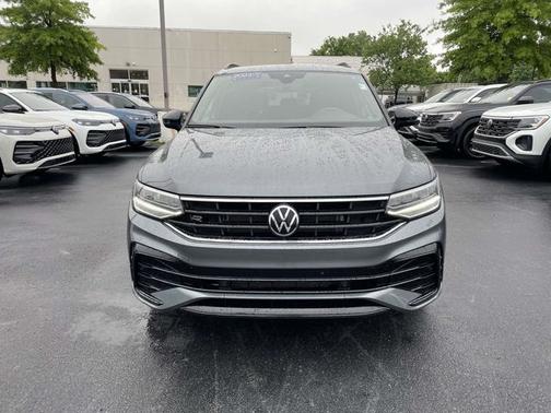 Platinum Gray Metallic 2023 Volkswagen Tiguan 2.0T SE R-Line Black