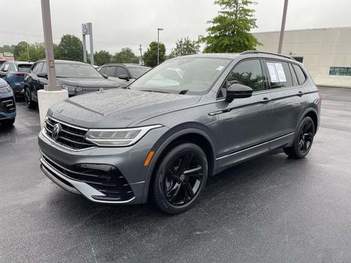 Platinum Gray Metallic 2023 Volkswagen Tiguan 2.0T SE R-Line Black