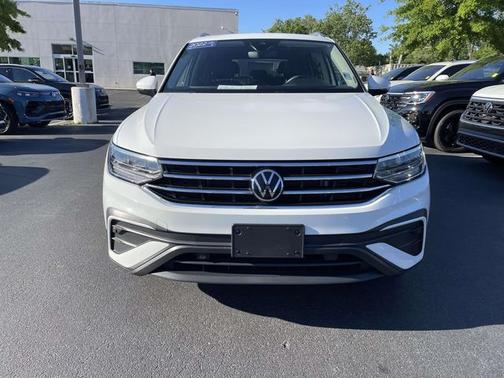 Pure White 2022 Volkswagen Tiguan 2.0T SE