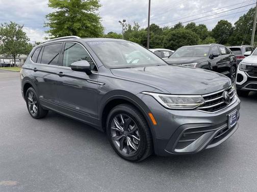 Platinum Gray Metallic 2023 Volkswagen Tiguan 2.0T SE