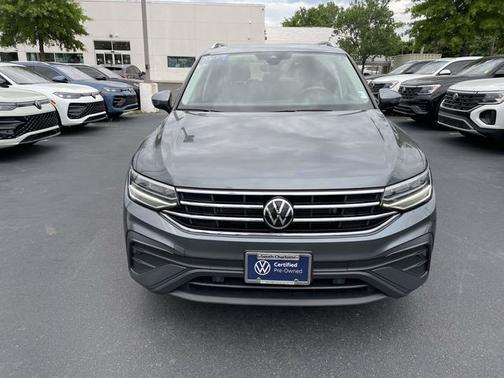 Platinum Gray Metallic 2023 Volkswagen Tiguan 2.0T SE