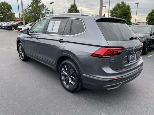 Platinum Gray Metallic 2023 Volkswagen Tiguan 2.0T SE