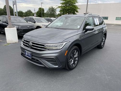 Platinum Gray Metallic 2023 Volkswagen Tiguan 2.0T SE