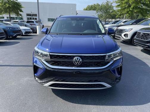 Blue Dusk 2023 Volkswagen Taos 1.5T SE