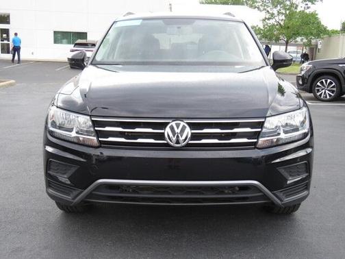 Photo 3 of 24 of 2019 Volkswagen Tiguan 2.0T S