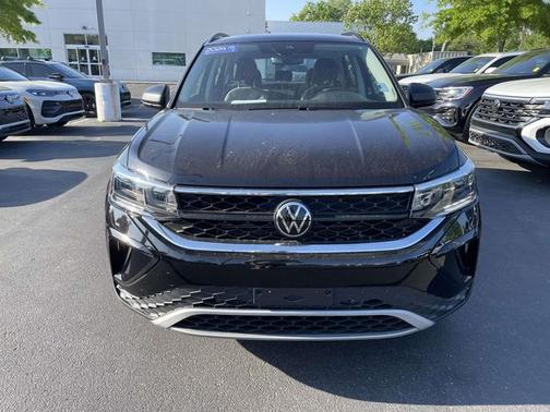 Deep Black Pearl Effect 2024 Volkswagen Taos 1.5T S