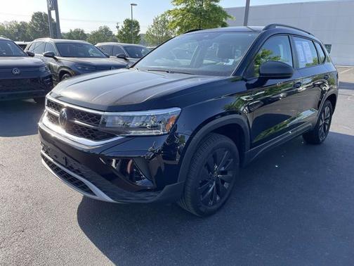 Deep Black Pearl Effect 2024 Volkswagen Taos 1.5T S