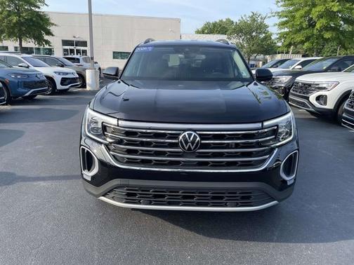 Deep Black Pearl Effect 2024 Volkswagen Atlas 2.0T SE