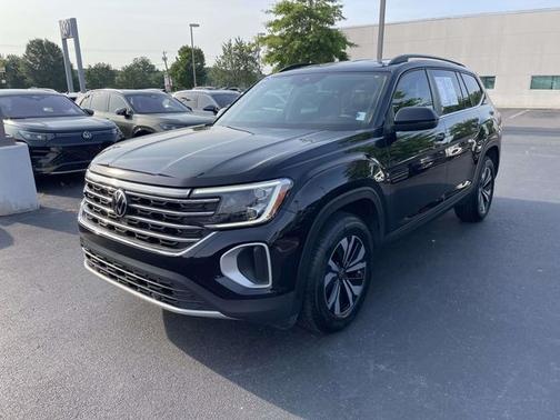 Deep Black Pearl Effect 2024 Volkswagen Atlas 2.0T SE