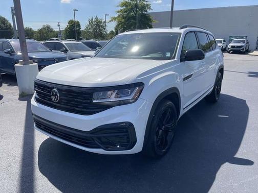 Opal White Pearl Effect 2023 Volkswagen Atlas 3.6 V6 SEL R-Line Black