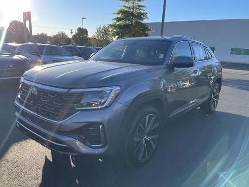 Platinum Gray Metallic 2024 Volkswagen Atlas Cross Sport 2.0T SEL Premium R-Line