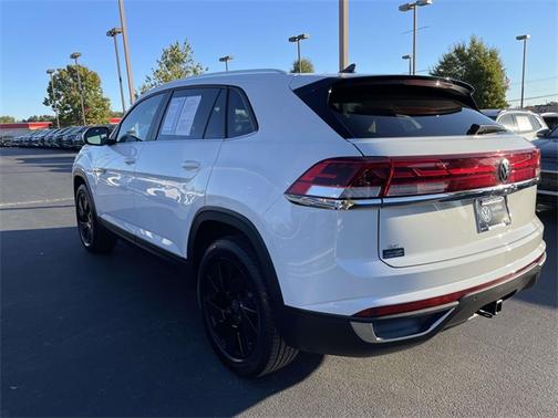 2025 Volkswagen Atlas Cross Sport 2.0T SE w/ Technology