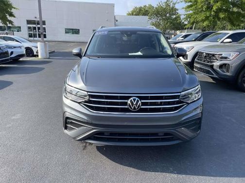 Platinum Gray Metallic 2023 Volkswagen Tiguan 2.0T SE