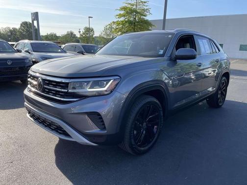 Platinum Gray Metallic 2023 Volkswagen Atlas Cross Sport 3.6 V6 SE w/ Technology
