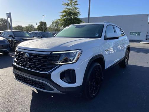 Pure White 2024 Volkswagen Atlas Cross Sport 2.0T SE w/ Technology