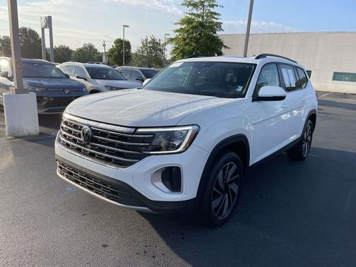 Pure White 2024 Volkswagen Atlas 2.0T SE w/ Technology