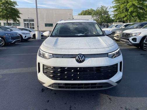 Pure White 2025 Volkswagen Tiguan 2.0T SE