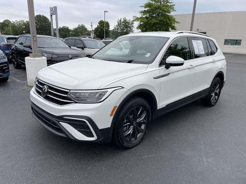Opal White Pearl Effect 2023 Volkswagen Tiguan 2.0T SE