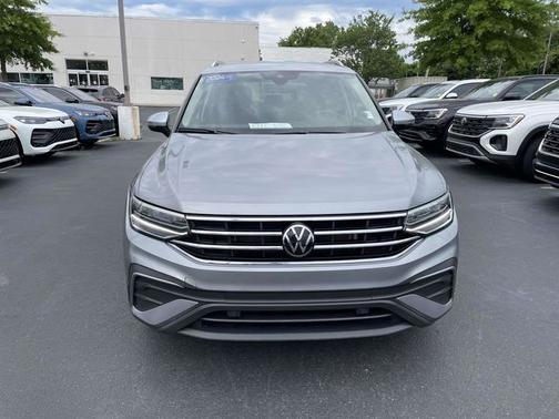 Pyrite Silver Metallic 2024 Volkswagen Tiguan 2.0T SE