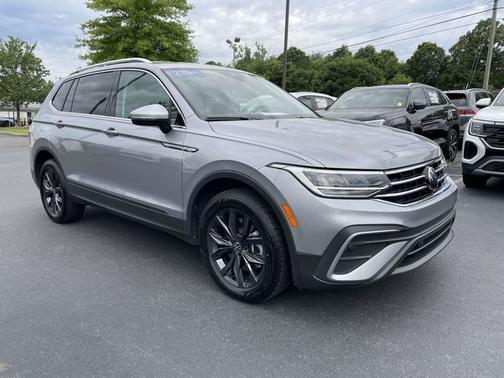 Pyrite Silver Metallic 2024 Volkswagen Tiguan 2.0T SE