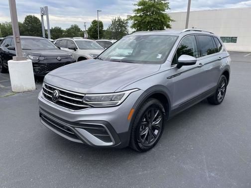 Pyrite Silver Metallic 2024 Volkswagen Tiguan 2.0T SE