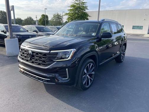Deep Black Pearl Effect 2024 Volkswagen Atlas 2.0T SEL Premium R-Line