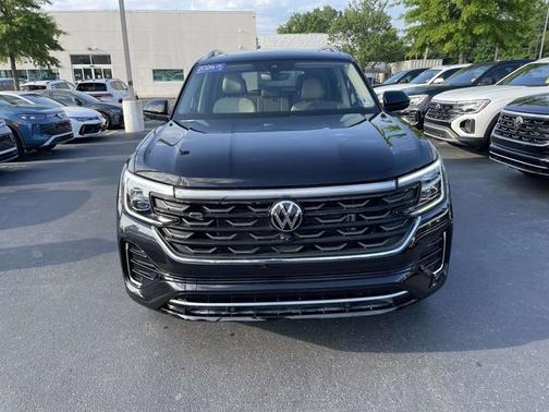 Deep Black Pearl Effect 2024 Volkswagen Atlas 2.0T SEL Premium R-Line