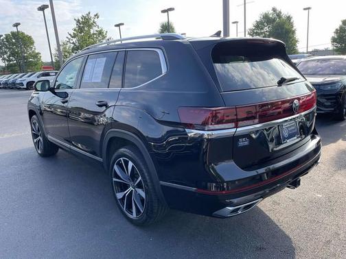Deep Black Pearl Effect 2024 Volkswagen Atlas 2.0T SEL Premium R-Line