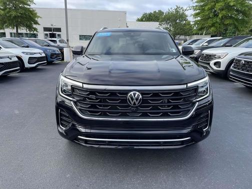 Deep Black Pearl Effect 2025 Volkswagen Atlas Cross Sport 2.0T SEL Premium R-Line