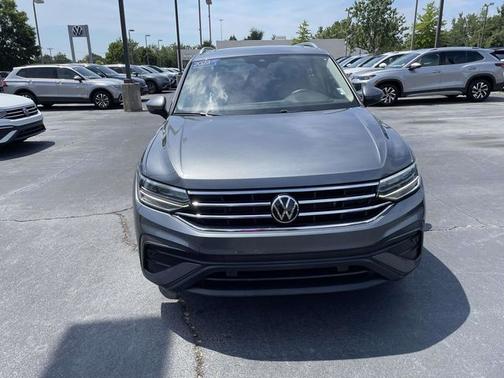 Platinum Gray Metallic 2023 Volkswagen Tiguan 2.0T SE