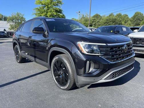 Deep Black Pearl Effect 2024 Volkswagen Atlas Cross Sport 2.0T SE w/ Technology