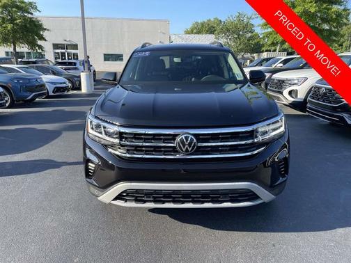 Deep Black Pearl Effect 2023 Volkswagen Atlas 3.6 SE w/ Technology