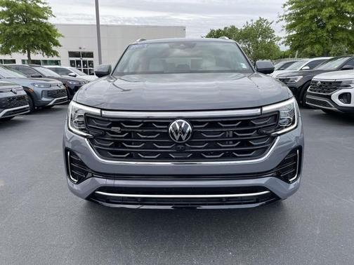 Pure Gray 2025 Volkswagen Atlas Cross Sport 2.0T SEL Premium R-Line
