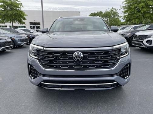 Pure Gray 2025 Volkswagen Atlas Cross Sport 2.0T SEL Premium R-Line
