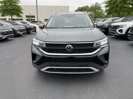 Platinum Gray Metallic 2023 Volkswagen Taos 1.5T SE