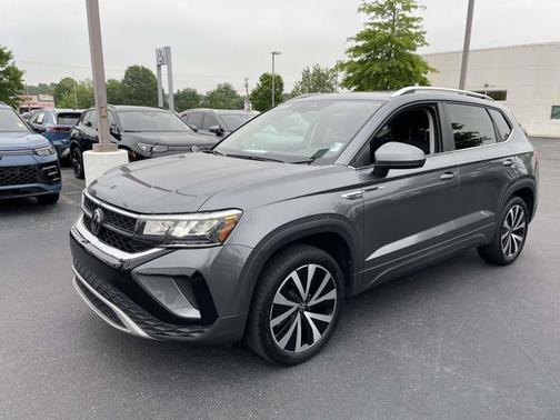 Platinum Gray Metallic 2023 Volkswagen Taos 1.5T SE
