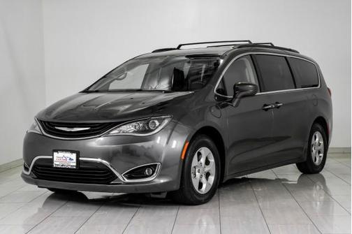 2017 Chrysler Pacifica Hybrid Premium
