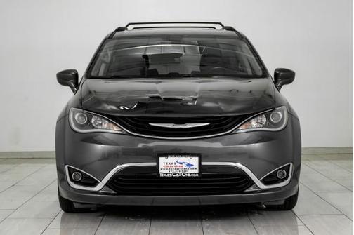 2017 Chrysler Pacifica Hybrid Premium