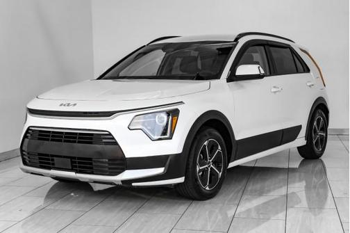 Snow White Pearl 2024 Kia Niro EX ADVANCED DRIVER ASSISTANCE NAVIGATION HEATED SEATS REAR CAMERA SMART KEY