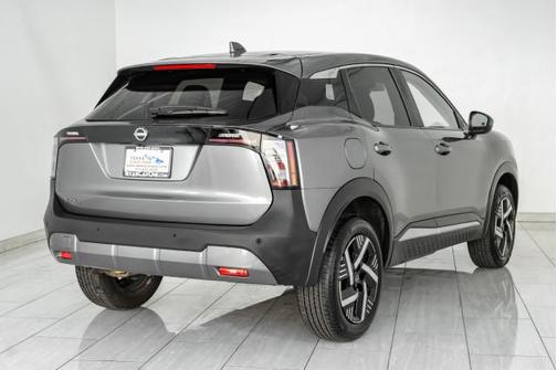 Gun Metallic 2025 Nissan Kicks SV